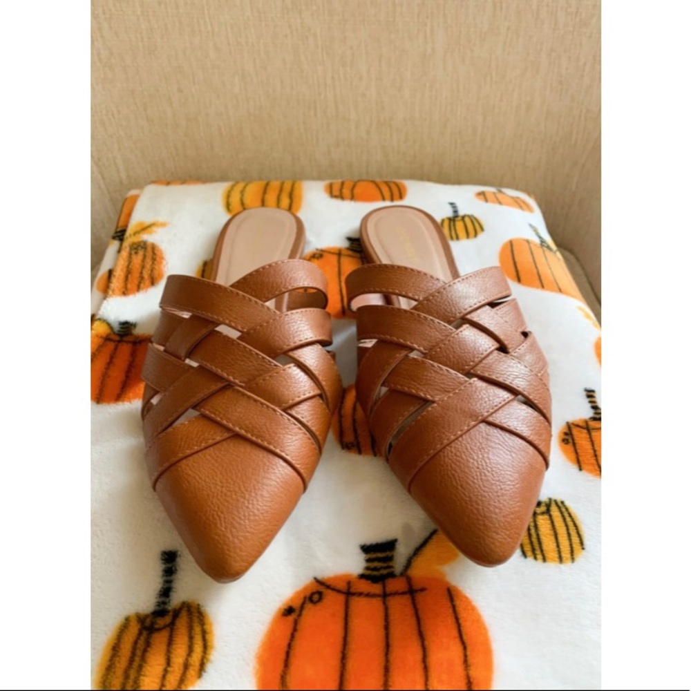 Old Navy Slip On Shoes / Mules / Flats